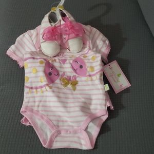 NWT 3 piece baby girl short set